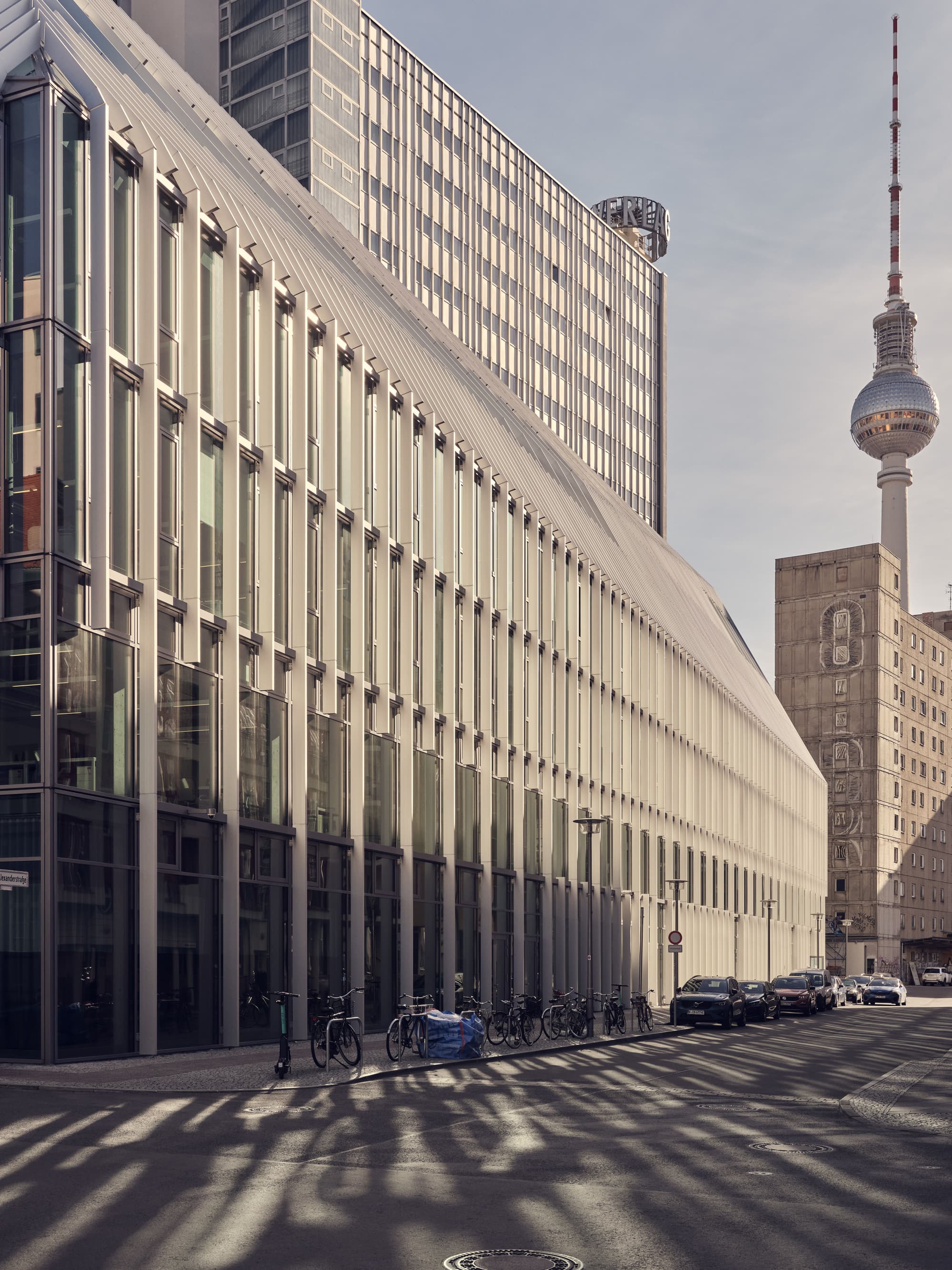 Verwende einen unserer Work Spaces in Berlin, Frankfurt oder Hamburg als Postanschrift, oder nutze eine unserer Adressen im Vereinigten Königreich, wenn du expandieren möchtest.